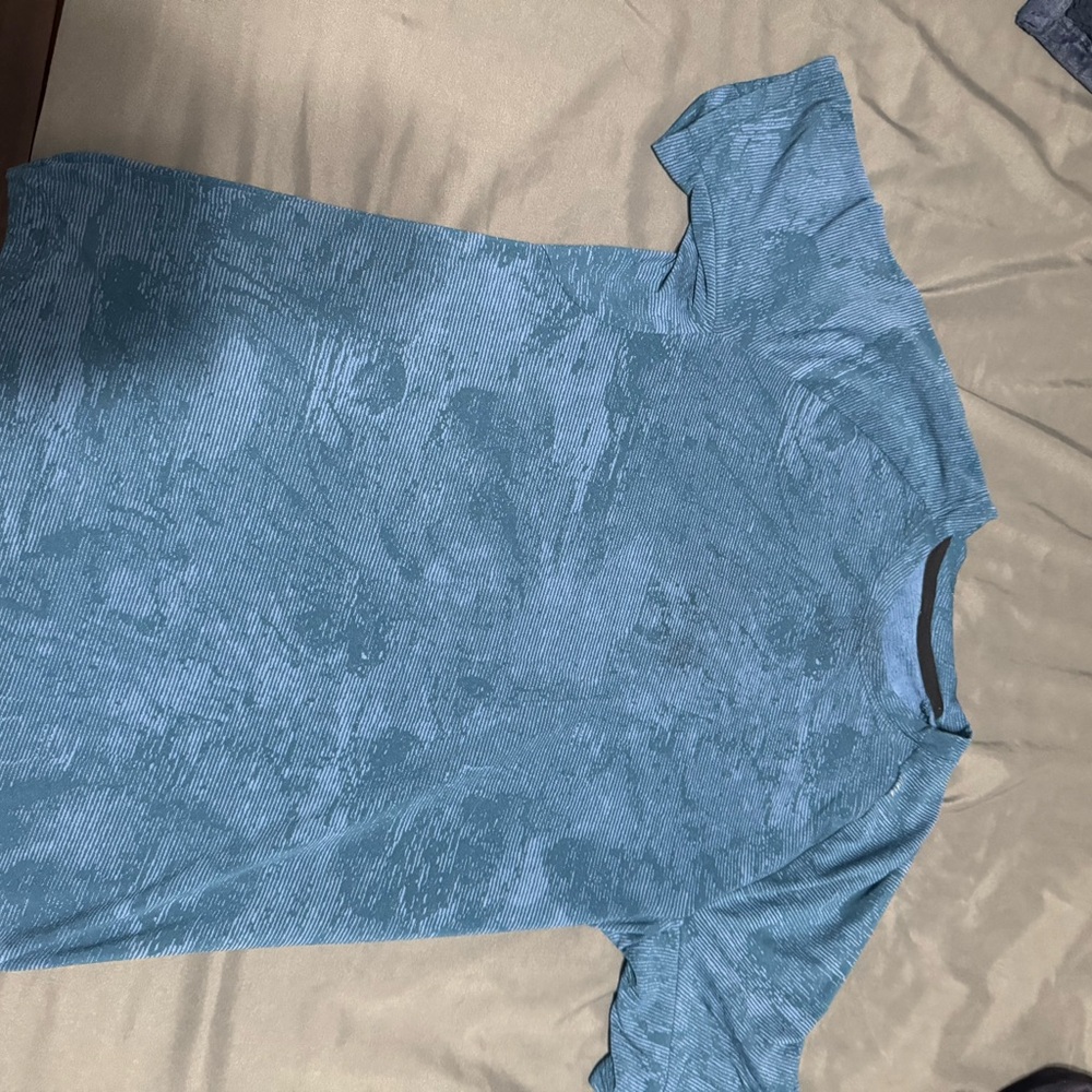 Men’s dry sense Lululemon T-shirt size small blue